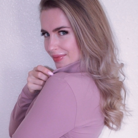 Meet your Posher, Jessica - Picture 1 of 1